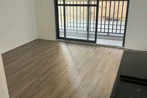 560506722628316