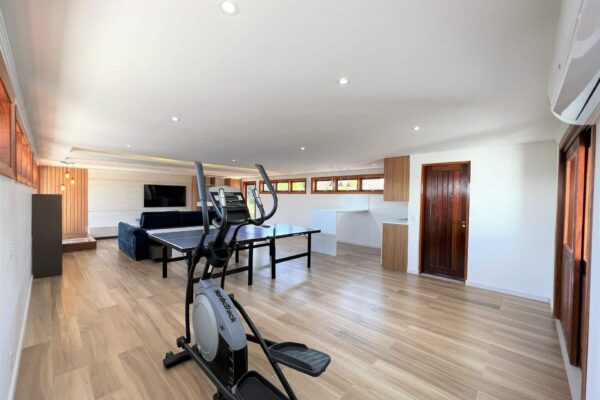 d61e0f26 e4f0 44d3 b1bc eabd880b282816541203949yic